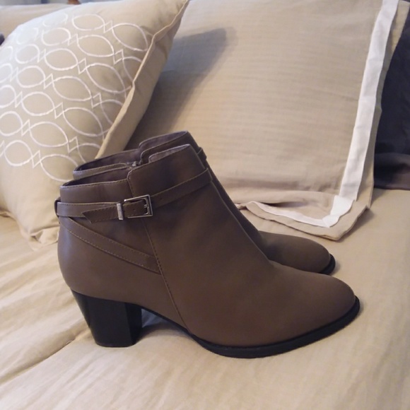 Vionic Shoes - Vionic boots - BRAND NEW!